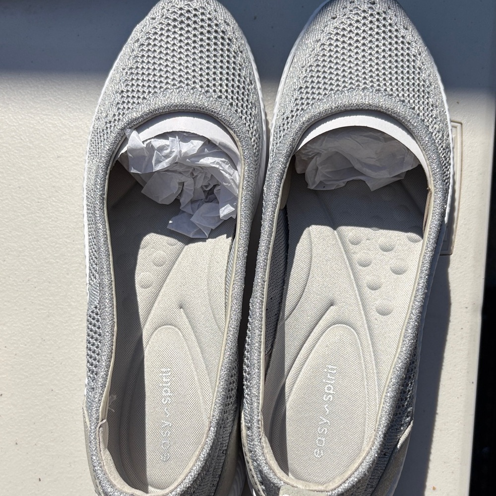 Easy Spirit Women's Light Gray Mesh Flats